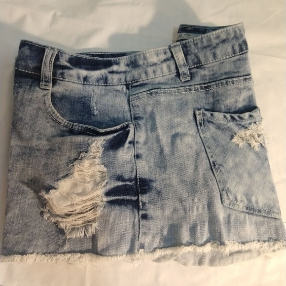 Denim shorts, distressed - Picture 5 of 5